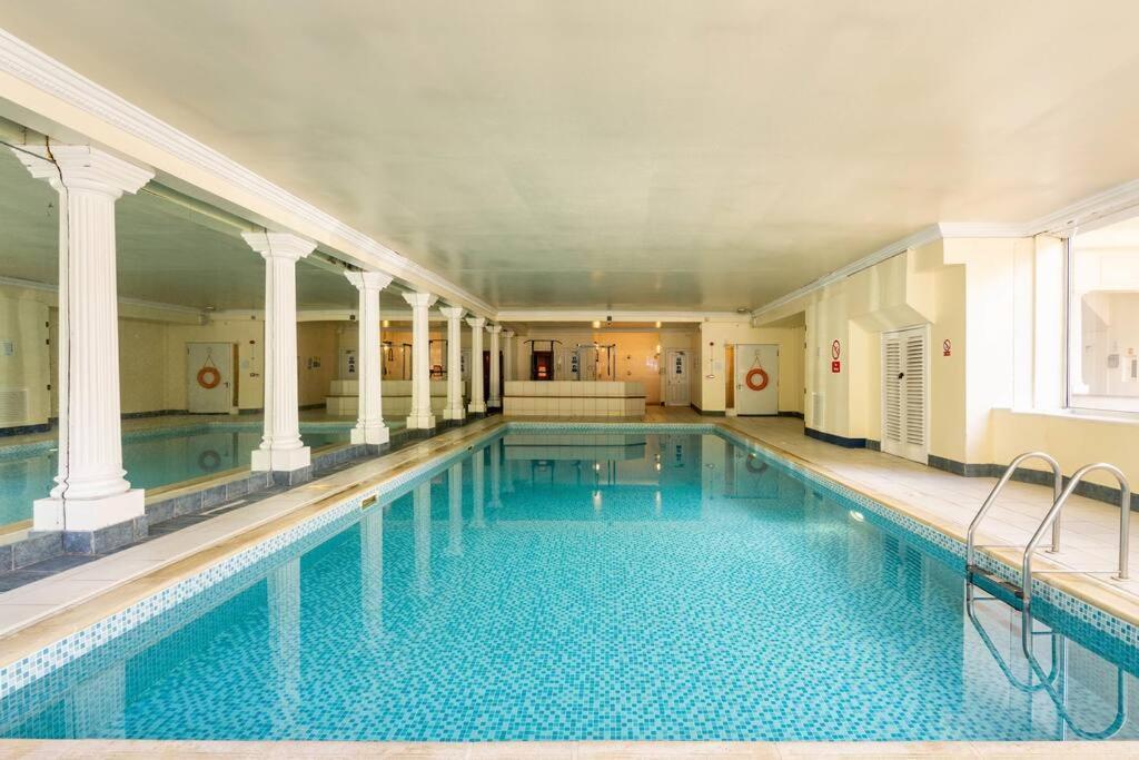 Appartement Central, Bright 2 Bed Flat - Pool & Sauna